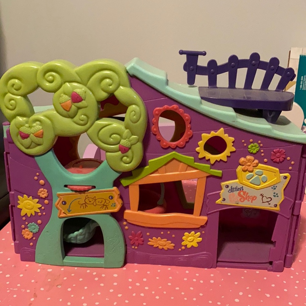 Littlest pet shop set